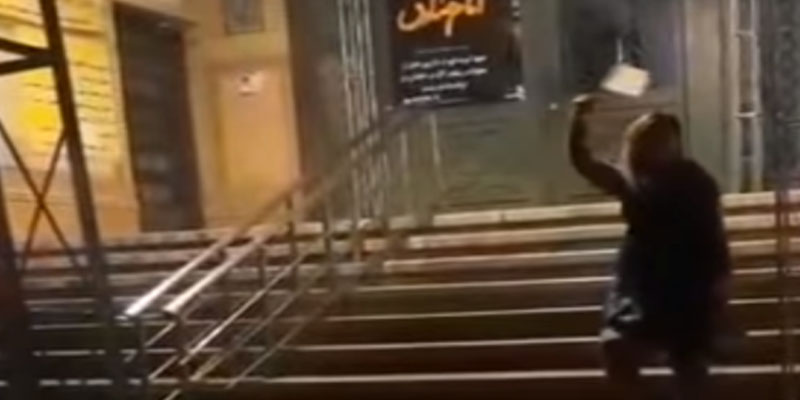 ايران: القبض على امرأة رقصت أمام أحد مساجد البلاد